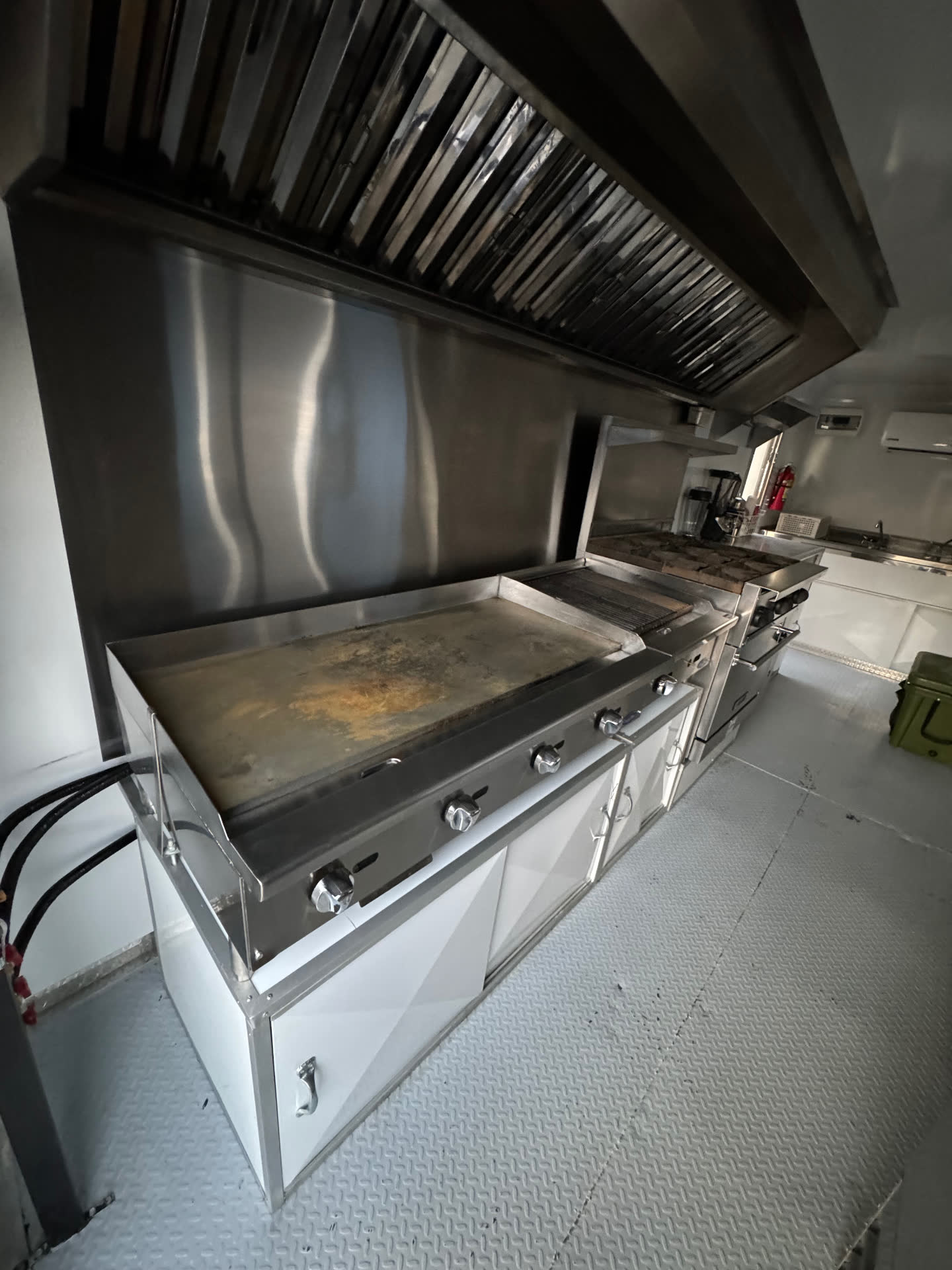 Kitchen trailer after deep cleaning